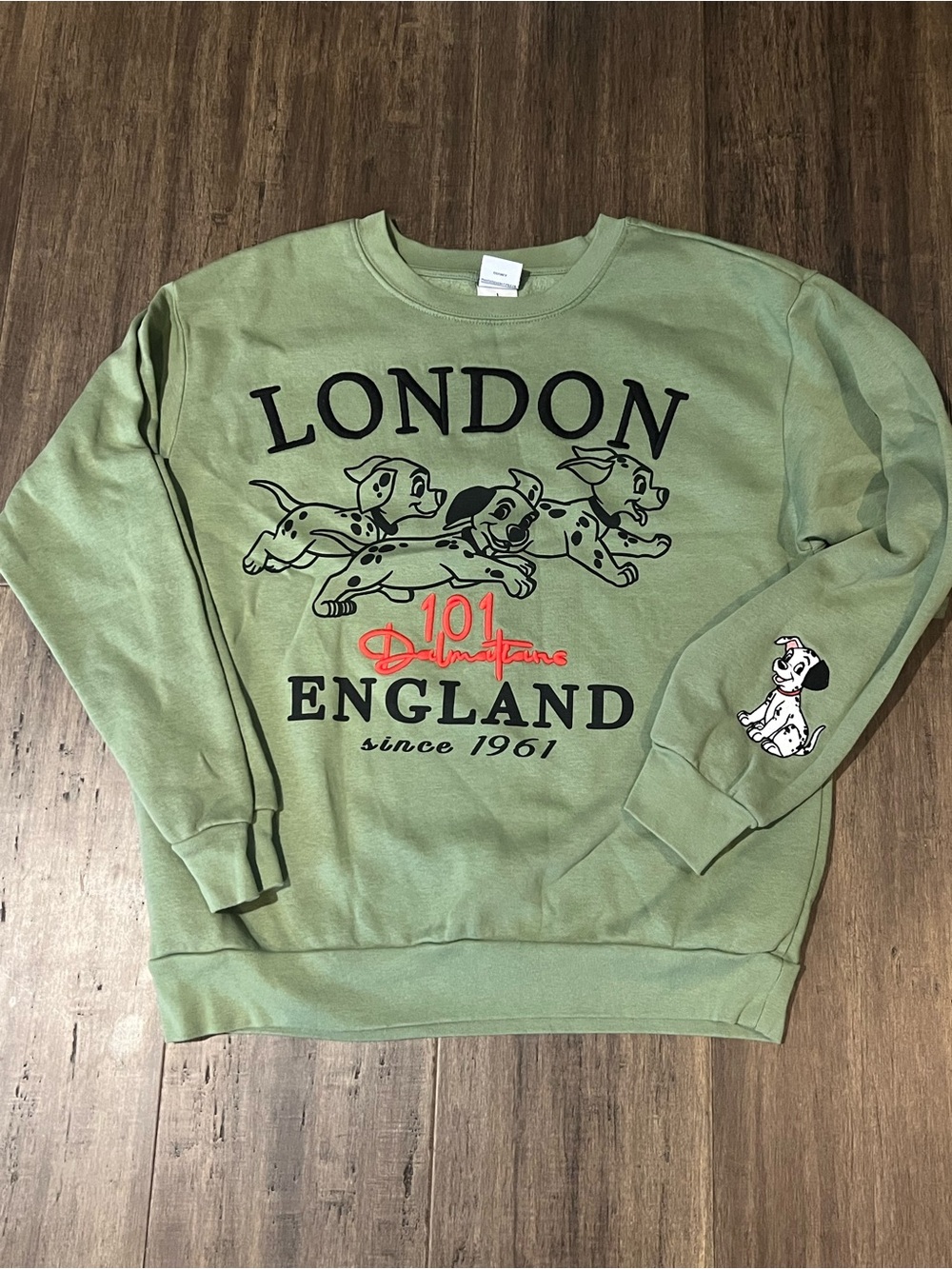 NWT Sage green Disney 101 Dalmatian LONDON England women’s sweatshirt sz L